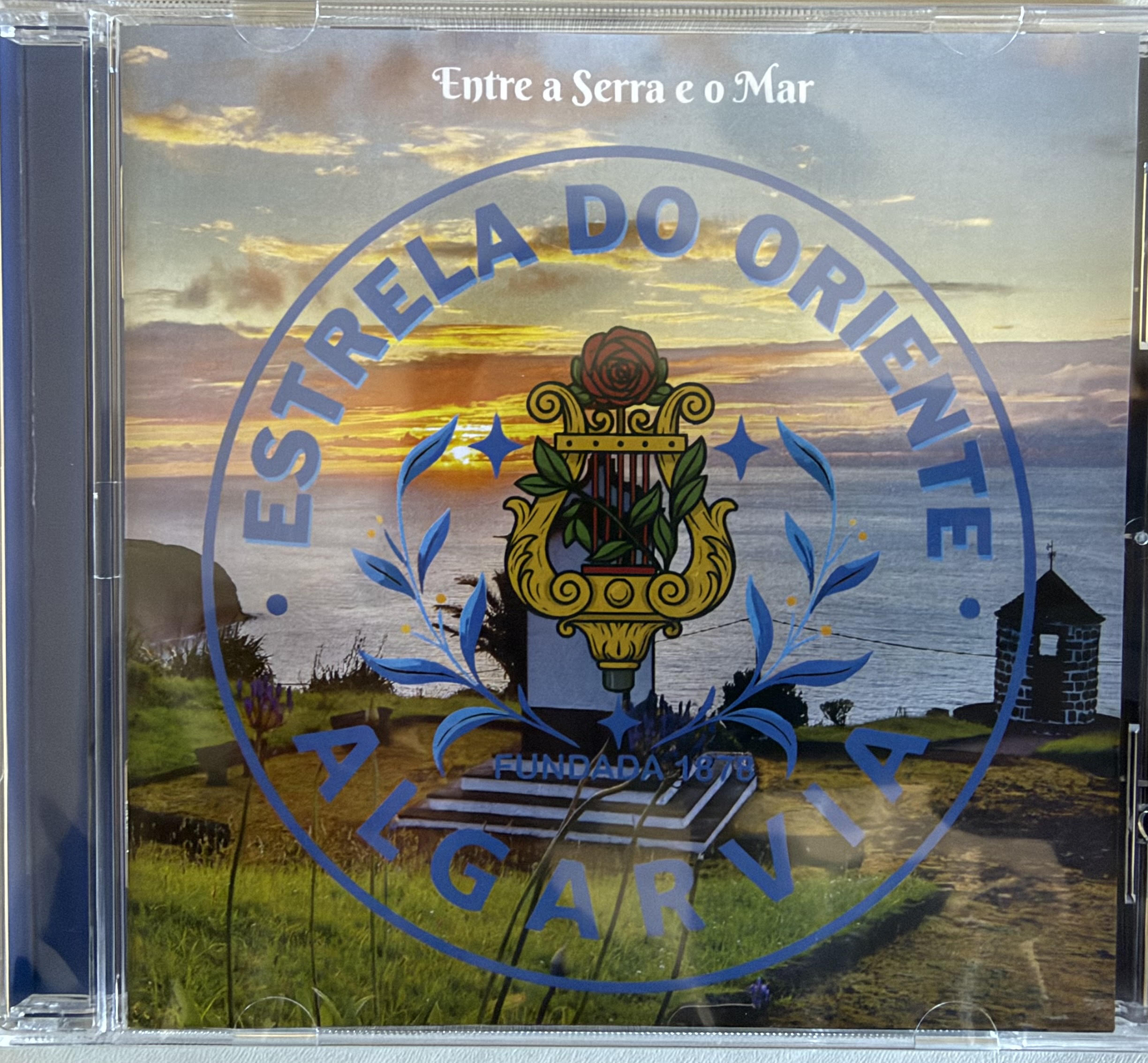 Capa oficial do 2.º CD da Filarmónica Estrela do Oriente — Entre a Serra e o Mar